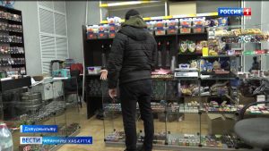 Адæмон фронты активисттæ сбæрæг кодтой, куыд æххæстгонд цæуы скъолатæм хæстæг дуканиты хъæбæр нозт æмæ тамакойы продукци