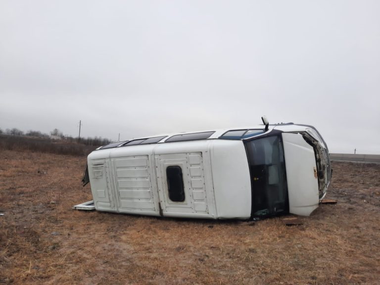 Шесть человек пострадали при опрокидывании “Газели” на автодороге Владикавказ-Чикола-Лескен-2