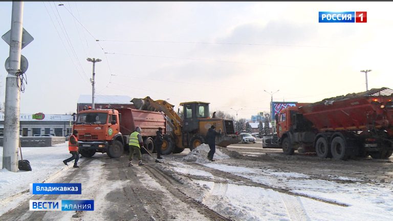 350 тонн пескосоляной смеси высыпали за сутки на дороги Владикавказа