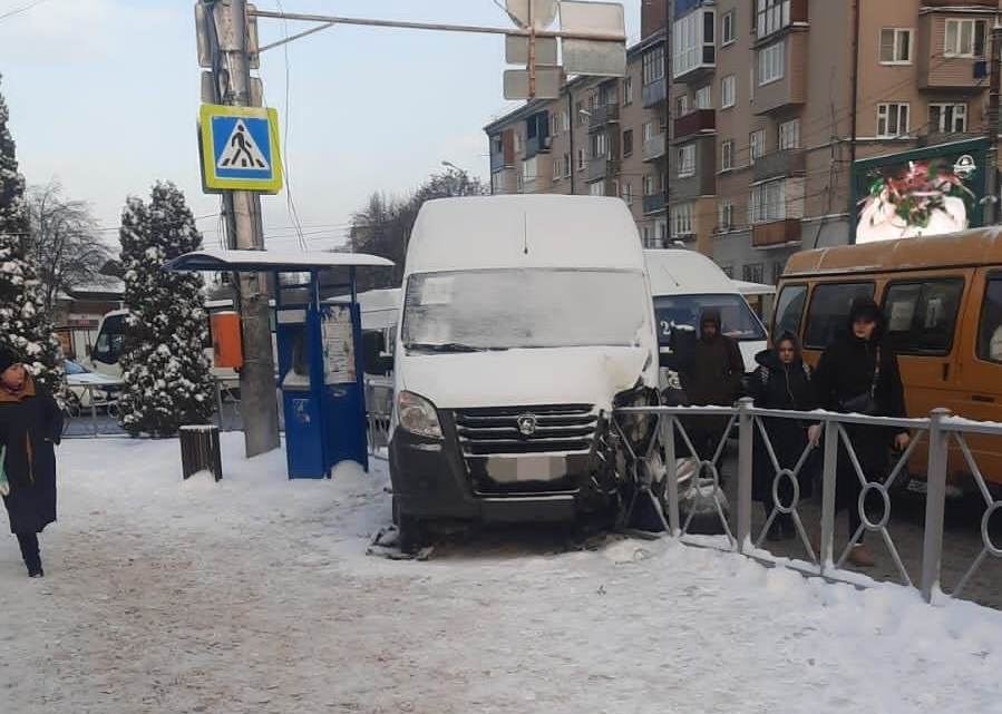 Во Владикавказе пассажирская «Газель» сбила пешехода