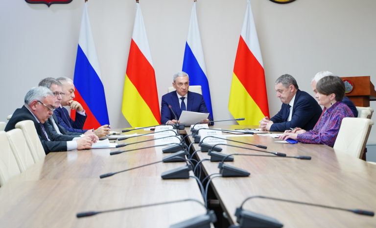 Борис Джанаев провел совещание по вопросам контрактации объектов социальной инфраструктуры