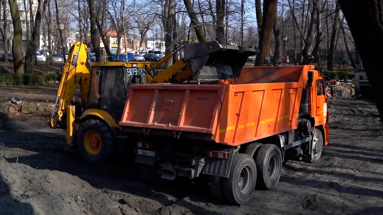 В Центральном парке Владикавказа приступили к очистке прудов