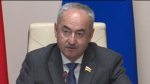 Фæллойгæнджытæн командировкæты рæстæг суткæйы дæргъы цы фидынц, уый хъуамæ уа мызды æппынкъаддæр бæрцы иу æртынæм хайæ фылдæр