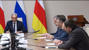 Дзанайты Барисы разамындæй æмбырды ныхас цыд, адæмы кæлæддзаг хæдзæрттæй ногтæм раивыны фарстатыл