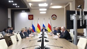 Сергей Меняйло бахæс кодта, Гæздæнты æфсымæрты цыртдзæвæны цур фæзуаты алыварс цы уавæр сæвзæрд, уый сбæрæг кæнын