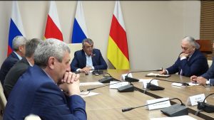 Сергей Меняйло хицауады уæнгтимæ æрдзырдта, Президенты хæслæвæрдтæ куыд æххæстгонд цæуынц, ууыл