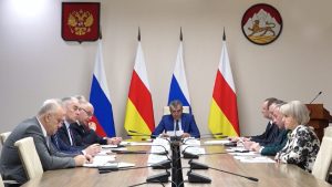 Сергей Меняйлойы разамындæй ацыдис промышленнон продукцийы æнæзакъон зилдухы ныхмæ къамисы æмбырд