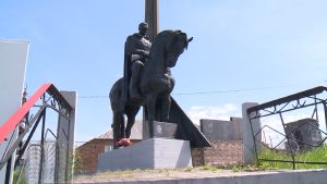 Стыр Уæлахизы бонмæ йе вæрæн чи бахаста, уыдонæй иу уыд Кцойты Петр