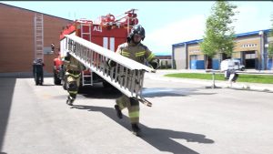 В учебном пункте МЧС проходит подготовка будущих пожарных