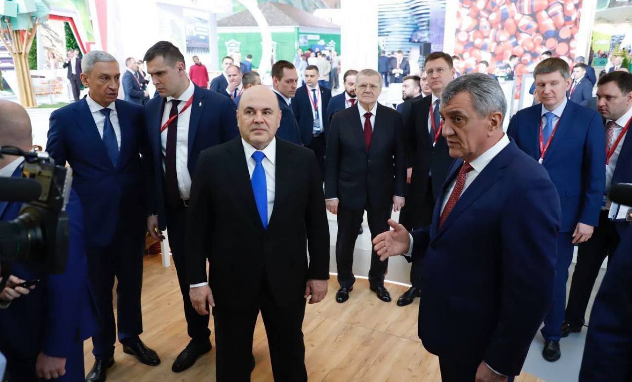 Михаил Мишустин посетил стенд Северной Осетии, развернутый на площадке Кавказской инвестиционной выставки