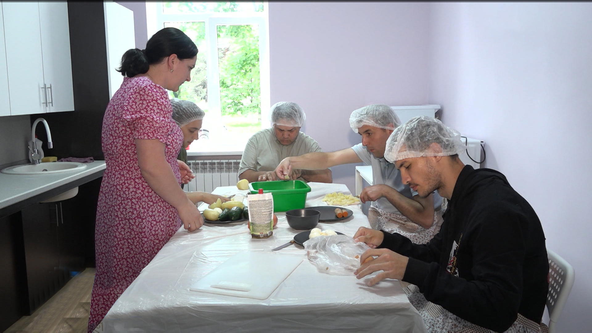 ГТРК «Алания» | Человек заботящийся: сегодня праздник отмечают социальные  работники