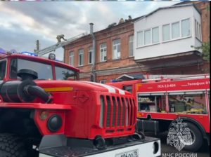20 человек эвакуировали из горящего дома на ул. Миллера во Владикавказе