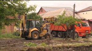 Во Владикавказе и Пригородном районе продолжает действовать режим ЧС, на помощь коммунальным службам пришли волонтеры