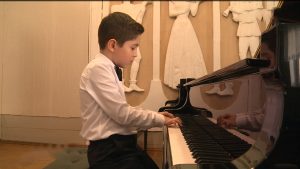 8-летний пианист Соломон Марзоев покоряет сердца ценителей музыки