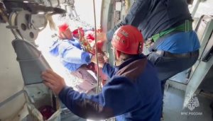 МЧС опубликовало кадры транспортировки пострадавших альпинистов с перевала Комлагат