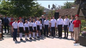В селение Фарн приехала делегация из Севастополя, чтобы почтить память легендарной летчицы Илиты Дауровой
