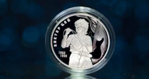 В России выпускают в обращение памятную серебряную монету номиналом 3 рубля «Творчество Виктора Цоя»
