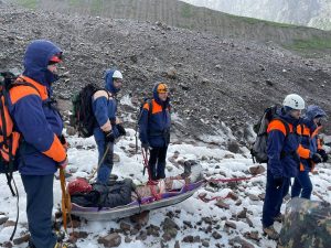 Первые спасатели прибыли к альпинистам, пострадавшим на перевале Комлагат