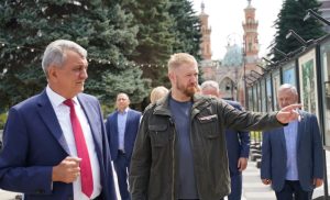 Сергей Меняйло посетил фотовыставку журналиста Александра Малькевича