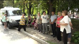 Жильцы дома на улице Шмулевича жалуются на затопленный канализационными стоками подвал