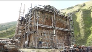 В Зругском ущелье полным ходом идет реставрация древнего храма