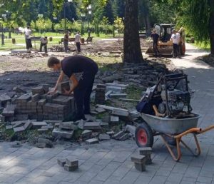 Работы по реконструкции хозфекального коллектора на территории Центрального парка Владикавказа завершат до конца августа
