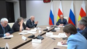 Дзанайты Барисæн кусæг æмбырд уыди йæ хæдивджытимæ