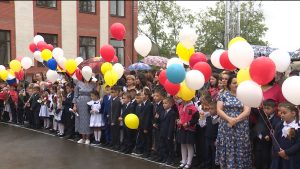 В школах Северной и Южной  Осетии сегодня отмечают День знаний