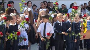 В 40-й школе Владикавказа прошла торжественная линейка, посвященная Дню знаний
