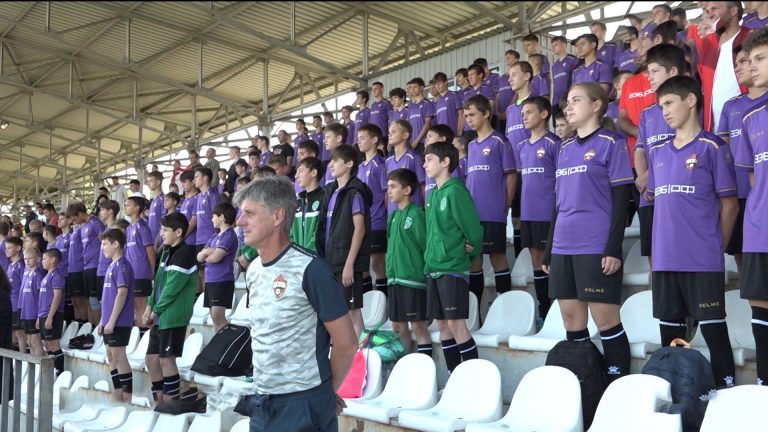 Во Владикавказе стартовал проект «1000 юных футболистов»