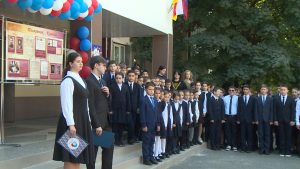 В 42-й школе Владикавказа прошла торжественная линейка в честь 120-детия со дня рождения Хаджи-Умара Мамсурова