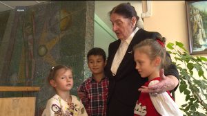 Юбилей отмечает заслуженный учитель России и Северной Осетии, первый директор Дворца детского творчества Анна Гучмазова