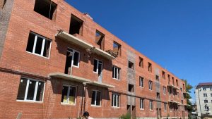 В Дигоре продолжается строительство дома в рамках региональной программы по переселению граждан из аварийного жилья