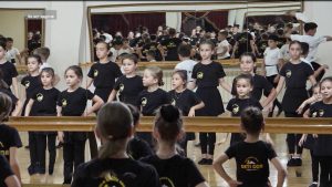 Сывæллæтты хореографион ансамбль «Дети гор» та радон хатт йе сфæлдыстад равдыста фæсарæнты цæрæг адæмæн