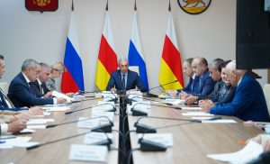 Борис Джанаев провел заседание комиссии по регулированию социально-трудовых отношений