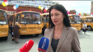 Восемь школьных автобусов сегодня получили образовательные учреждения республики
