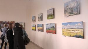 В Научной библиотеке открылась выставка пятигорского художника Игоря Хоронько «Соединяя пространство»