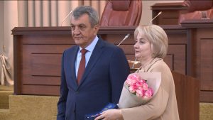 Сергей Меняйло радта паддзахадон æмæ республикон хæрзиуджытæ æвзарæн къамисты уæнгтæн