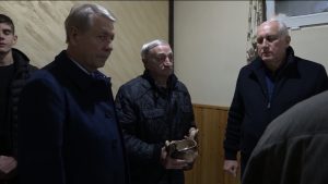 Михаил Шаталов æмæ Милдзыхты Вячеслав бабæрæг кодтой Гугкайы-фырты уынджы бирæфатерон хæдзæрттæй иу