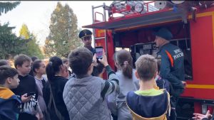 Четвероклассникам владикавказского лицея провели экскурсию по пожарной части