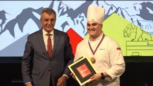 Заур Амбалов из Алагира – лучший в России повар школьной столовой