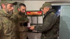 Сергей Меняйло наградил на передовой бойцов батальонов «Алания» и «Шторм.Осетия»
