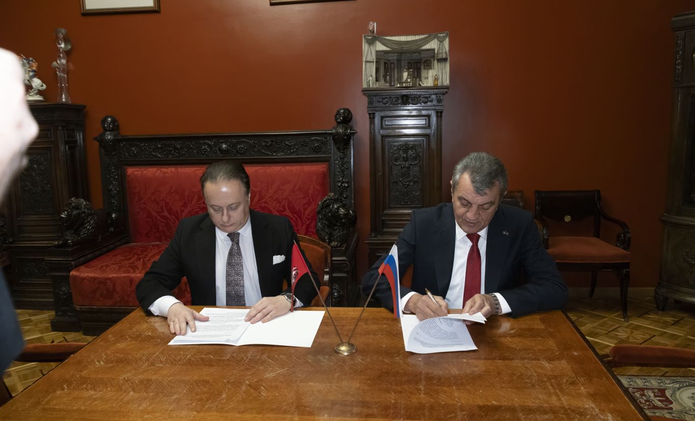 Сергей Меняйло и Кирилл Крок подписали соглашение о сотрудничестве по развитию театрального искусства в Северной Осетии