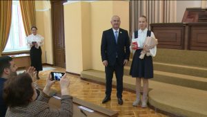 «Движение первых»-ы активисттæй ахуыры иттæг хорз æнтыстдзинæдтæ кæмæн ис, уыдон райстой сæ фыццаг паспорттæ