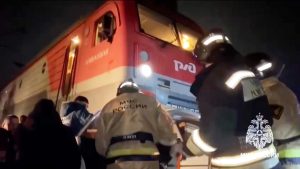 Южная транспортная прокуратура организовала проверку по факту столкновения пассажирского поезда с автомобилем в районе Эльхотово