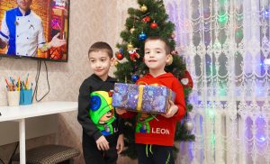 Сергей Меняйло и члены кабмина республики исполнили новогодние мечты детей