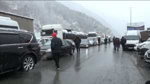 Военно-Грузинская дорога закрыта для всех видов транспорта, возможности проезда ожидают более 3 тысяч большегрузов