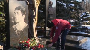 Во Владикавказе возложили цветы к памятнику Бесика Кудухова