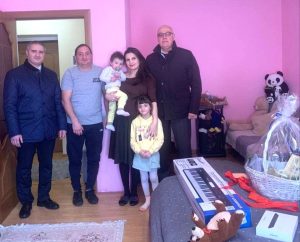 Полпред Юрий Чайка исполнил мечту 5-летней Аланы Гогаевой из Северной Осетии в рамках всероссийской акции «Елка желаний»