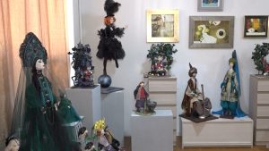 Во Владикавказе открылась выставка авторских кукол Земфиры Дзиовой